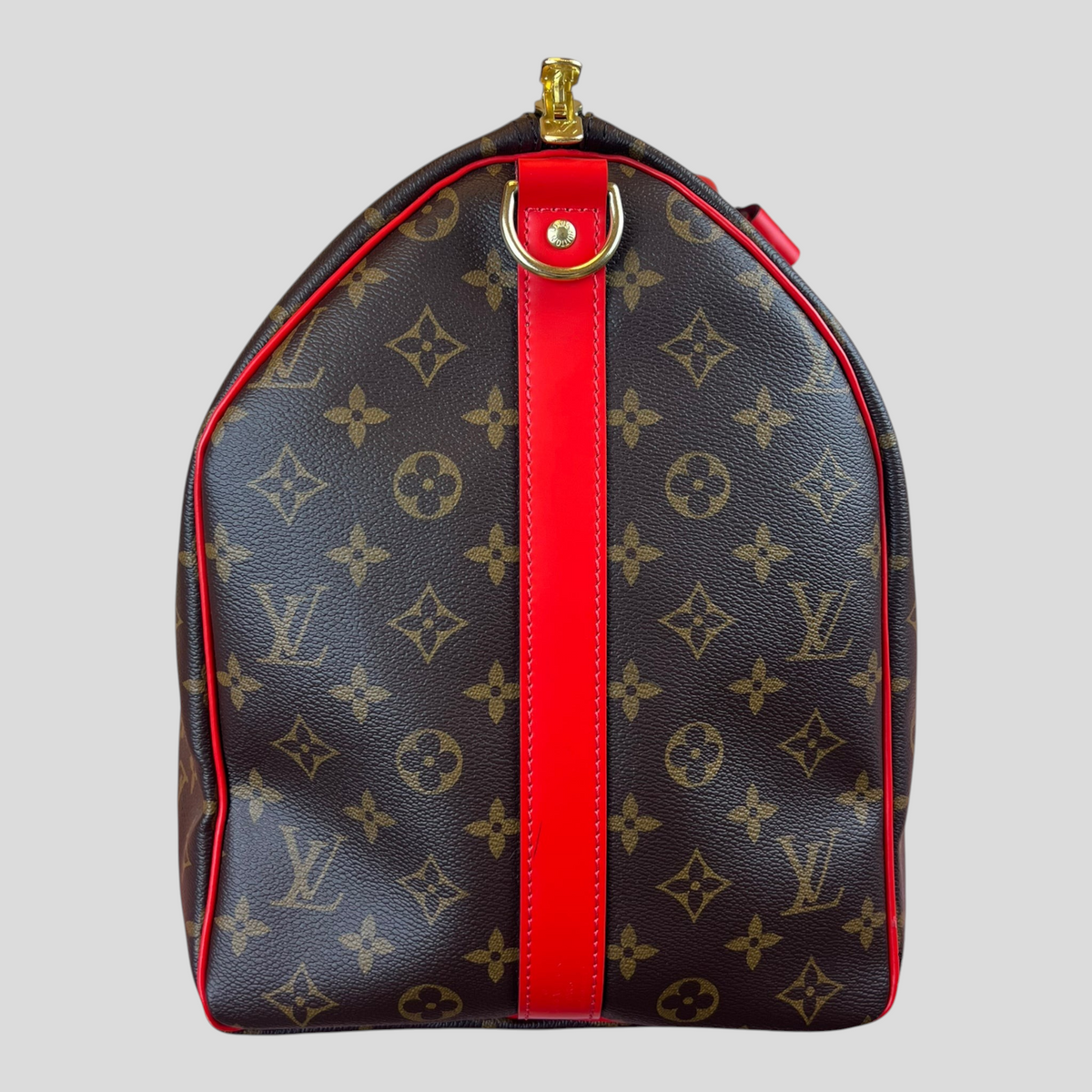 CLB XXIII Louis Vuitton Keepall Bandouliere 50 in brown monogram canvas with vibrant coquelicot red leather trim