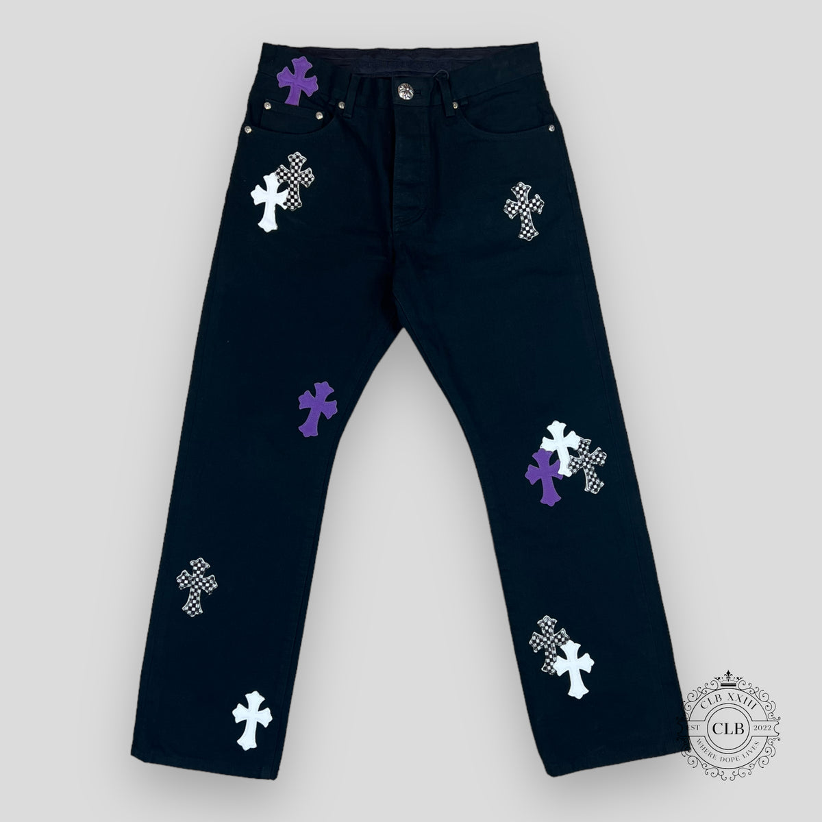 CHROME HEARTS CROSS PATCH FLEURKNEE JEANS - BLACK / PURPLE