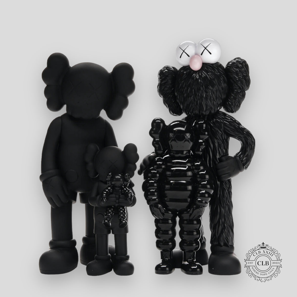 KAWS VINYL FIGURE "FAMILY - BLACK"