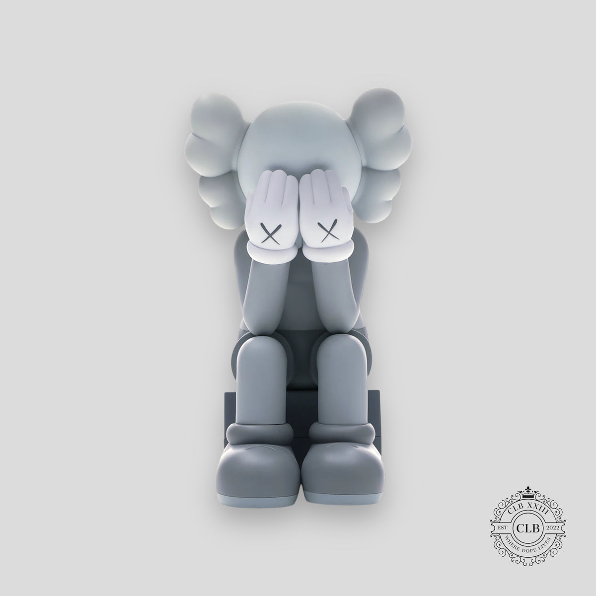 KAWS VINYL FIGURE "PASSING THROUGH - GREY"