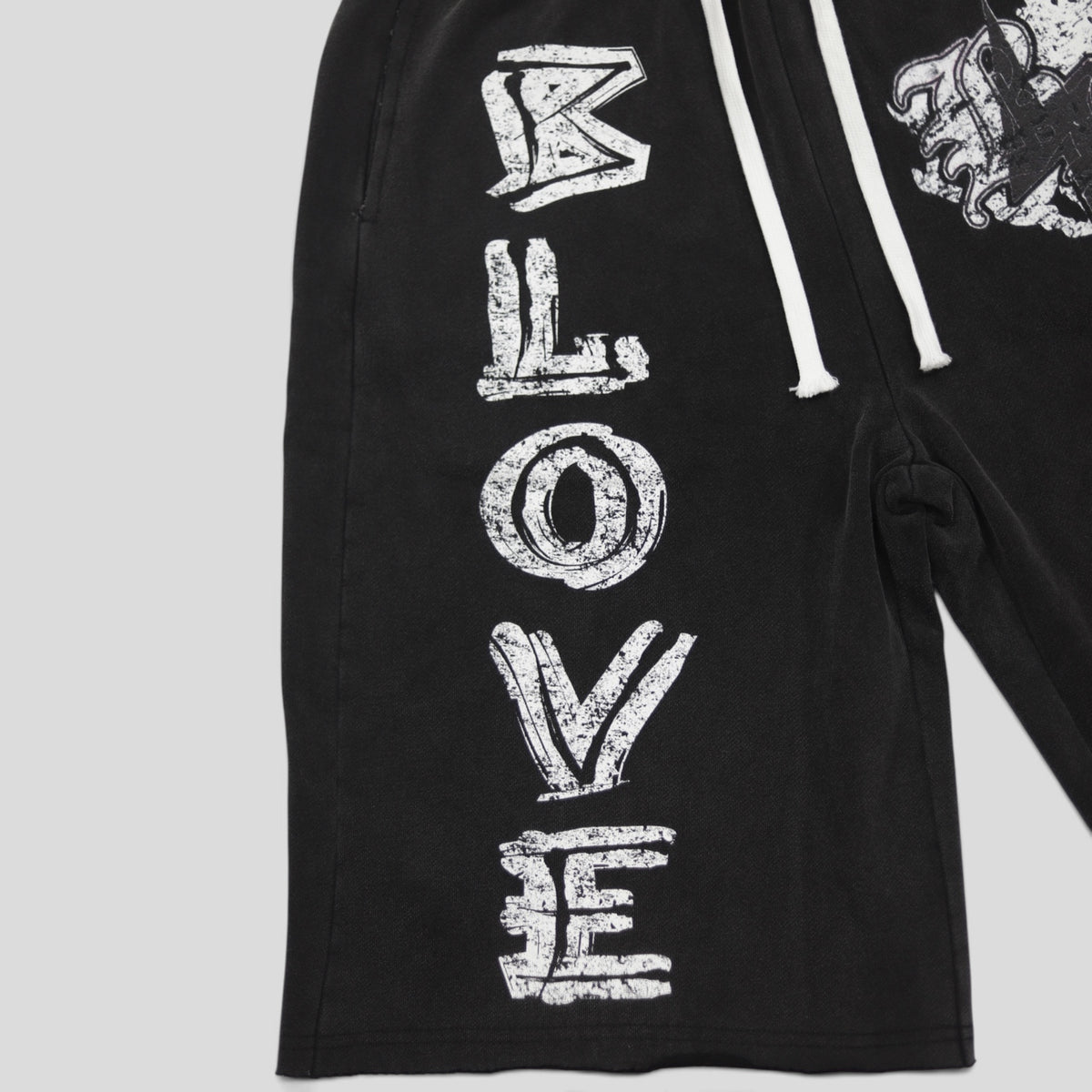 Blind Love 3/4 Sweatshorts in Black