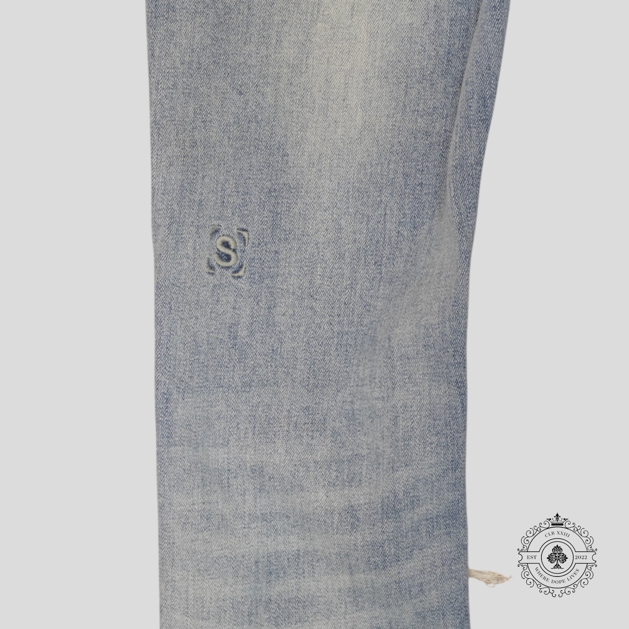 Serenede Distressed Fitted Denim Jeans	in Light Wash