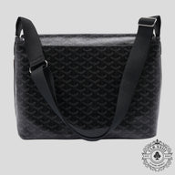Goyard Capetien MM Messenger Bag in Jet Black