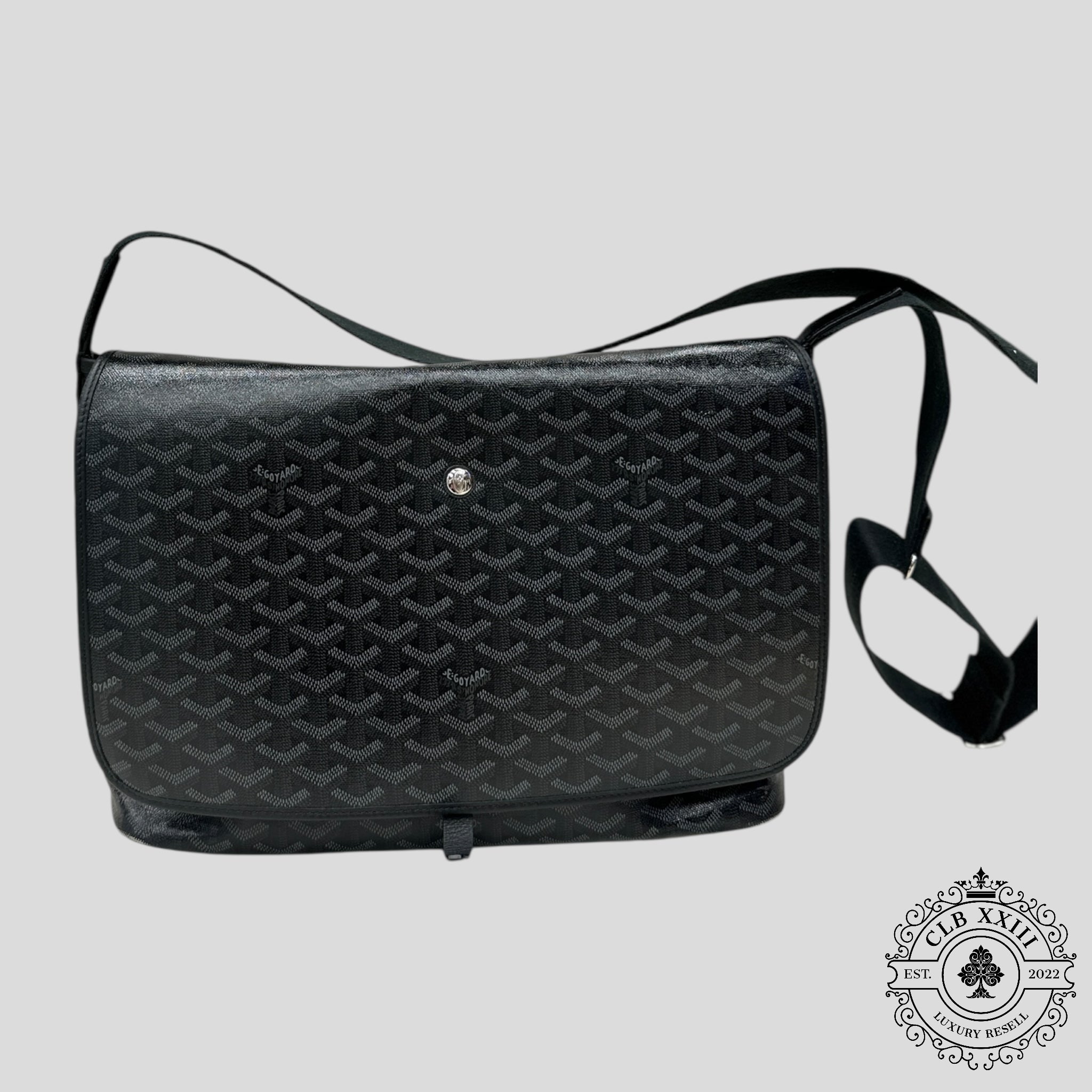 Goyard Capetien MM Messenger Bag in Jet Black