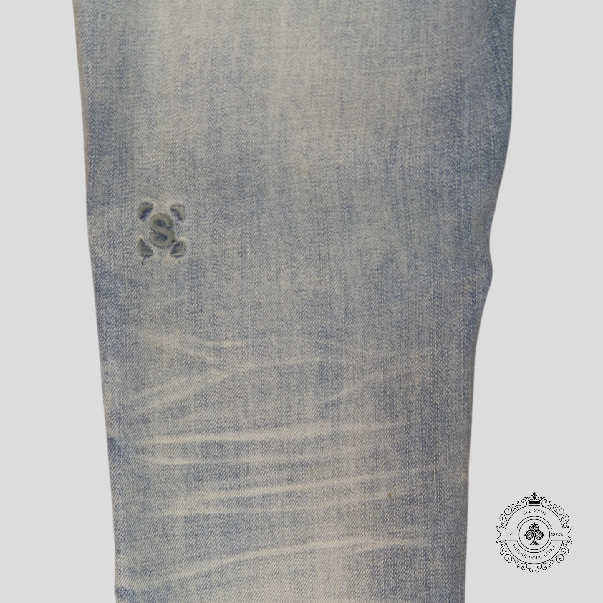 Serenede Fitted Denim Jeans in Light Wash