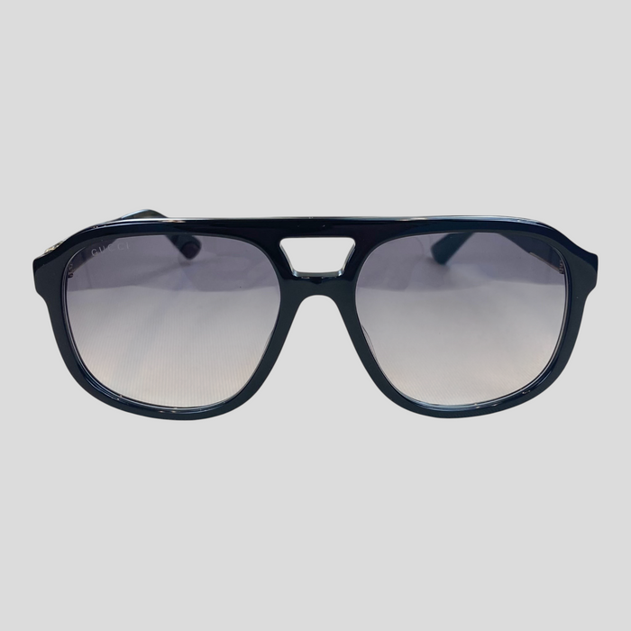 CLB XXIII Gucci navigator sunglasses with black frames and gradient lenses, includes velvet case and cleaning cloth.