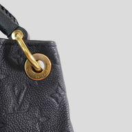CLB XXIII Louis Vuitton Empreinte Artsy MM bag in navy blue embossed leather with gold-tone hardware detail