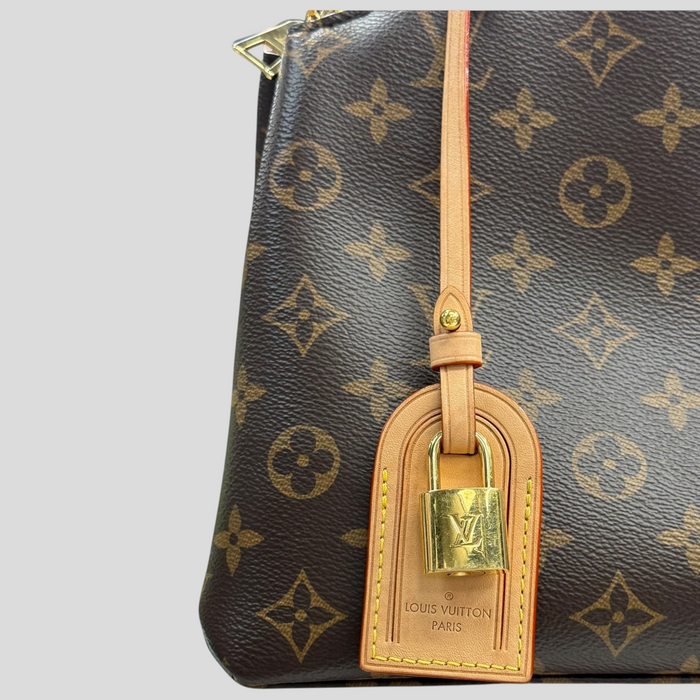 CLB XXIII Louis Vuitton Monogram Petit Palais handbag featuring brown coated canvas and a gold padlock luggage tag