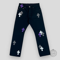 CHROME HEARTS CROSS PATCH  FLEURKNEE JEANS - BLACK / PURPLE