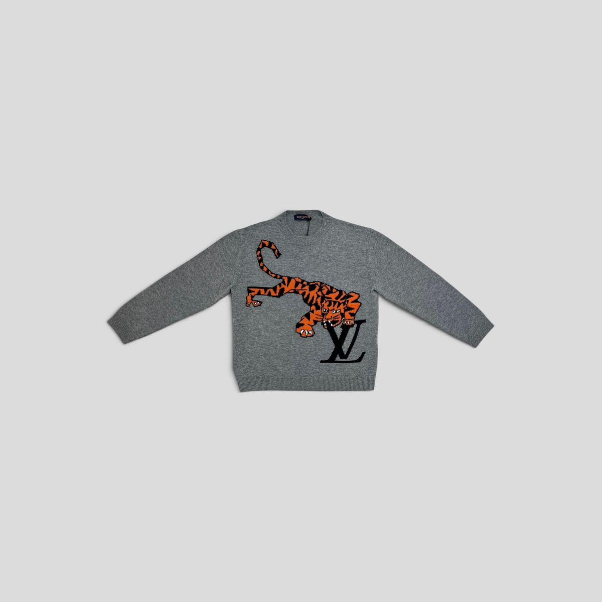 CLB XXIII Louis Vuitton grey wool pullover sweater featuring an orange and black tiger intarsia design