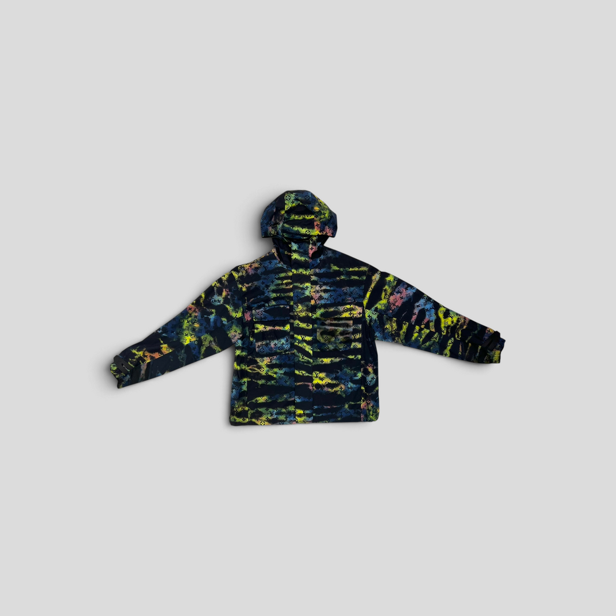 CLB XXIII Louis Vuitton windbreaker in polyamide with a tie-dye camo print and iconic monogram pattern