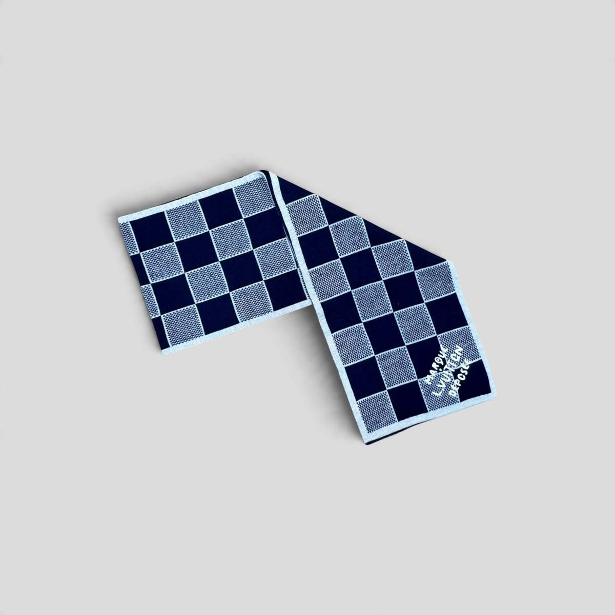 CLB XXIII Louis Vuitton Damier Heritage scarf in navy blue and white wool with a checkered pattern.