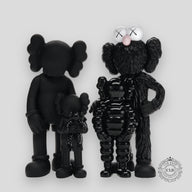 KAWS VINYL FIGURE "FAMILY - BLACK"