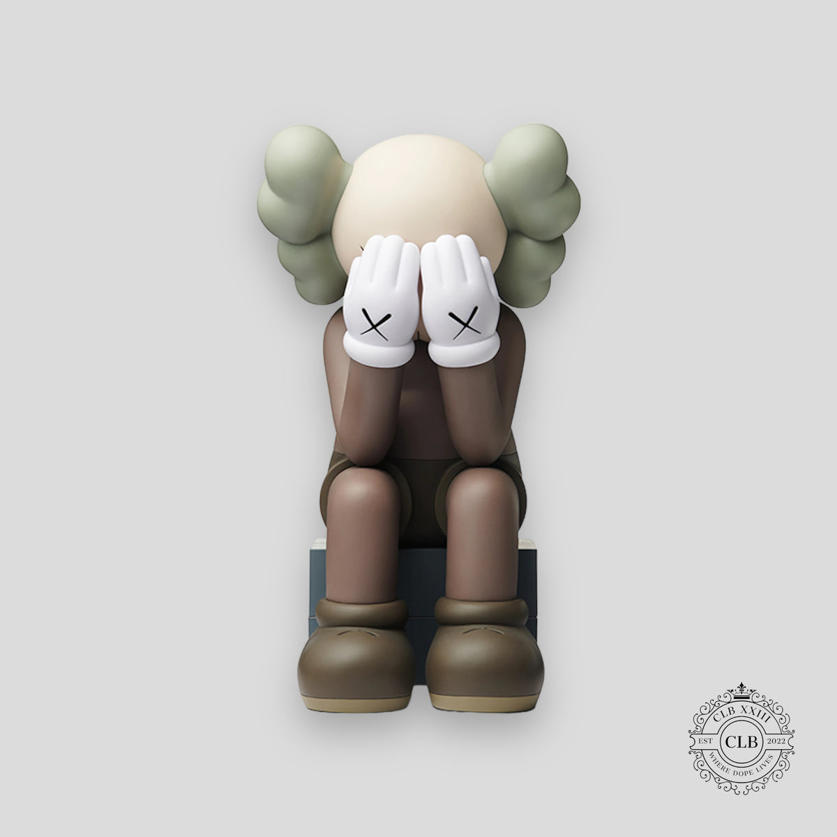 KAWS VINYL FIGURE "PASSING THROUGH - BROWN"